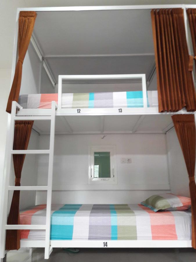 Huize Jon Hostel Malang Eksteriør billede
