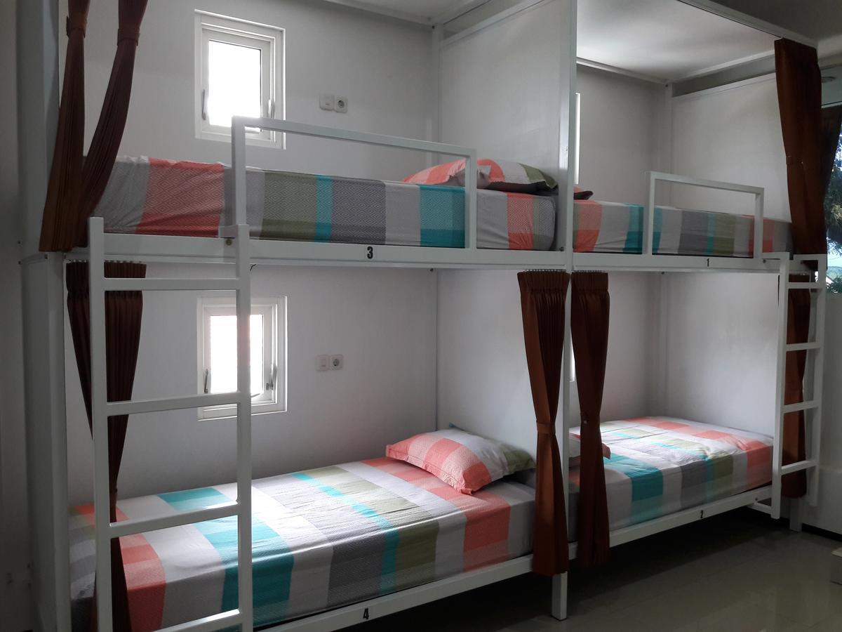 Huize Jon Hostel Malang Eksteriør billede