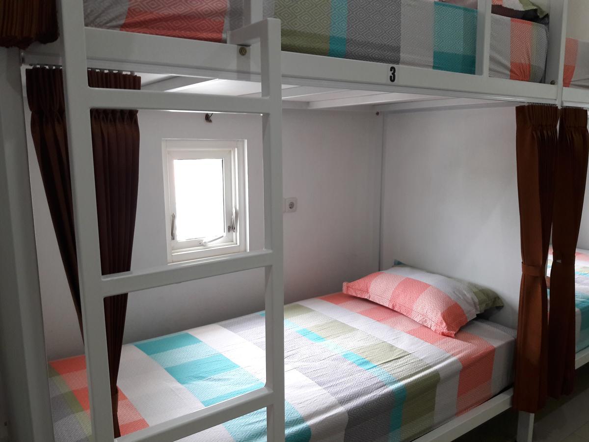 Huize Jon Hostel Malang Eksteriør billede