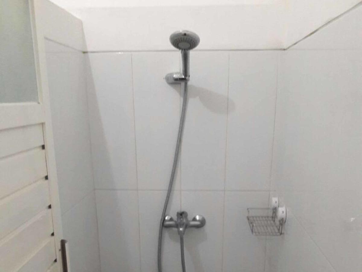 Huize Jon Hostel Malang Eksteriør billede